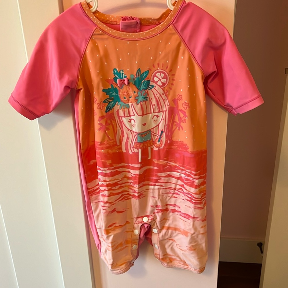 Rash guard bathing suit